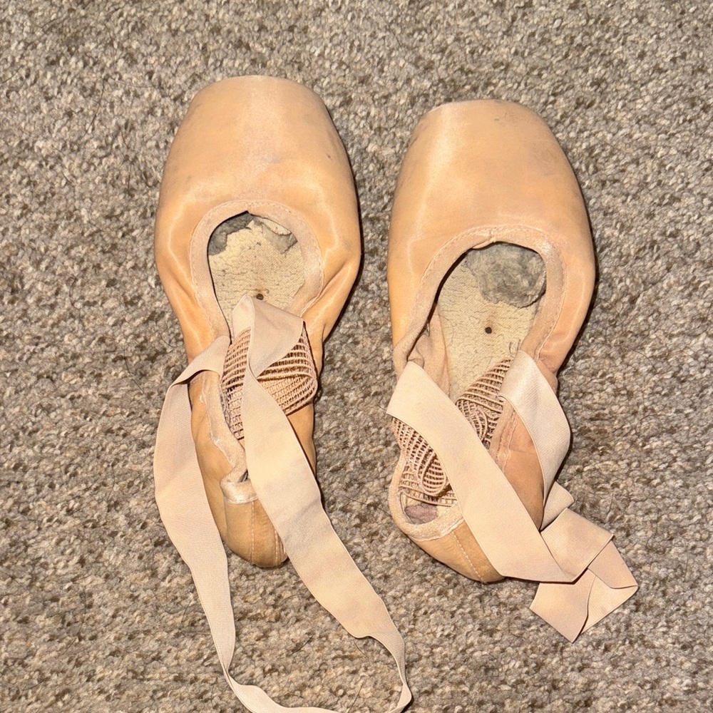 Women's Ballet Pointe Shoes (old and sweaty)